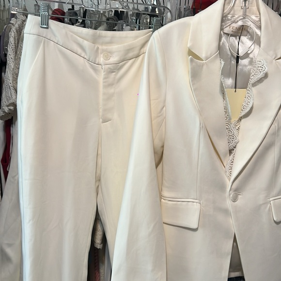 FENDAS White Pantsuit w Lace Design Trim 34/XS - Picture 7 of 16